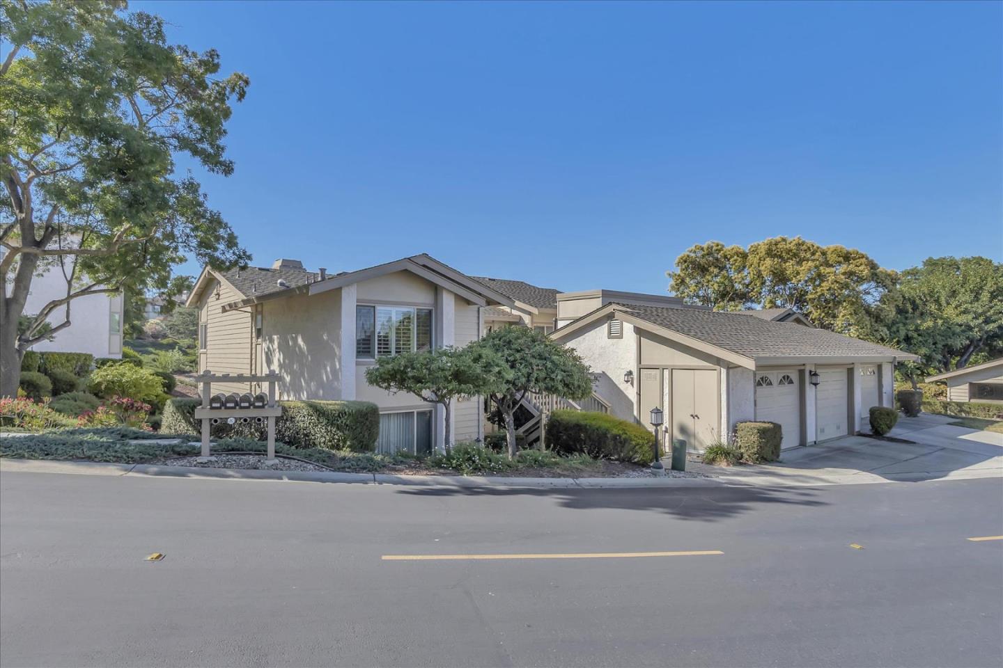 Neighborhood Neighborhood-74