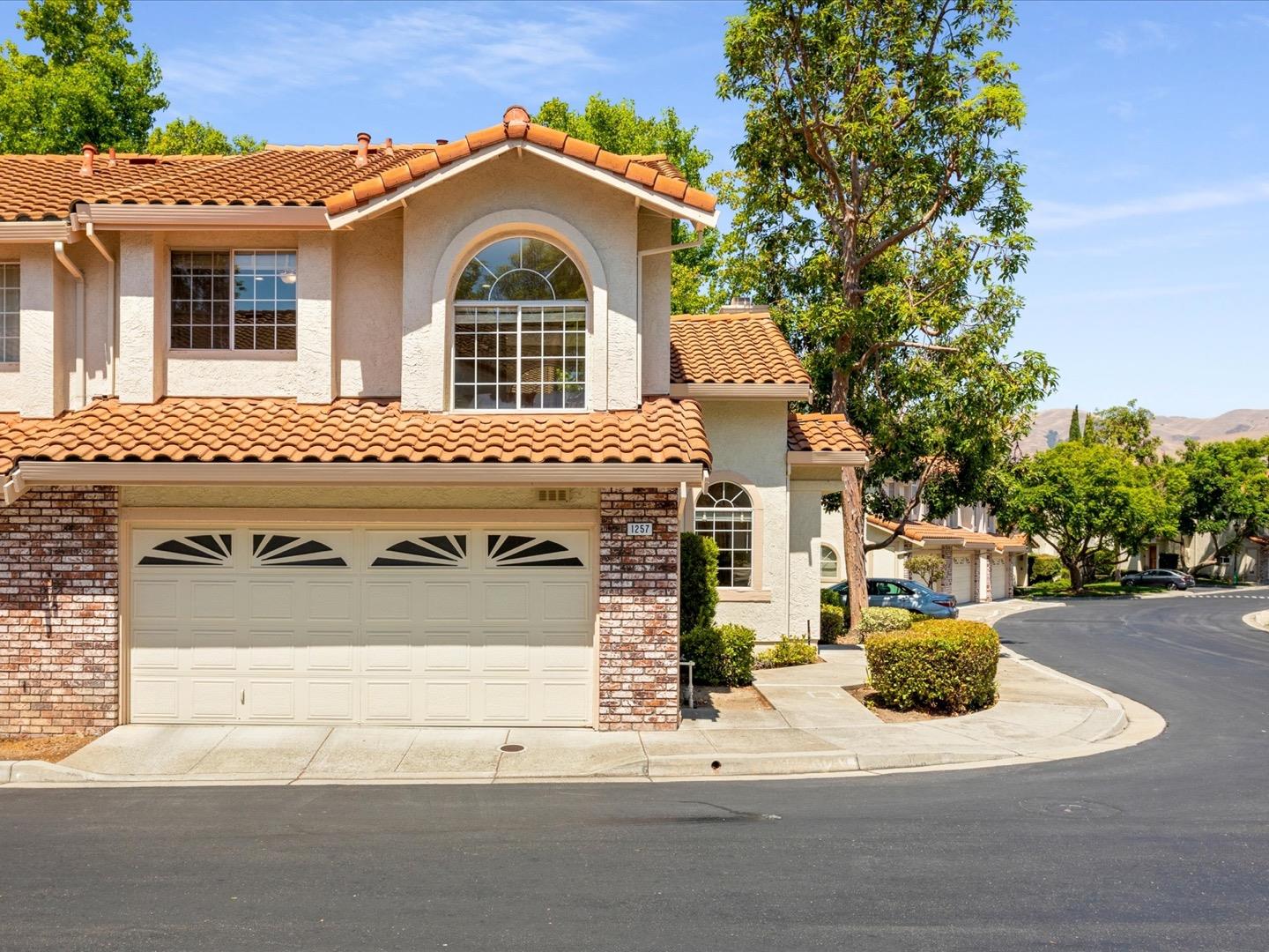 Neighborhood Neighborhood-31