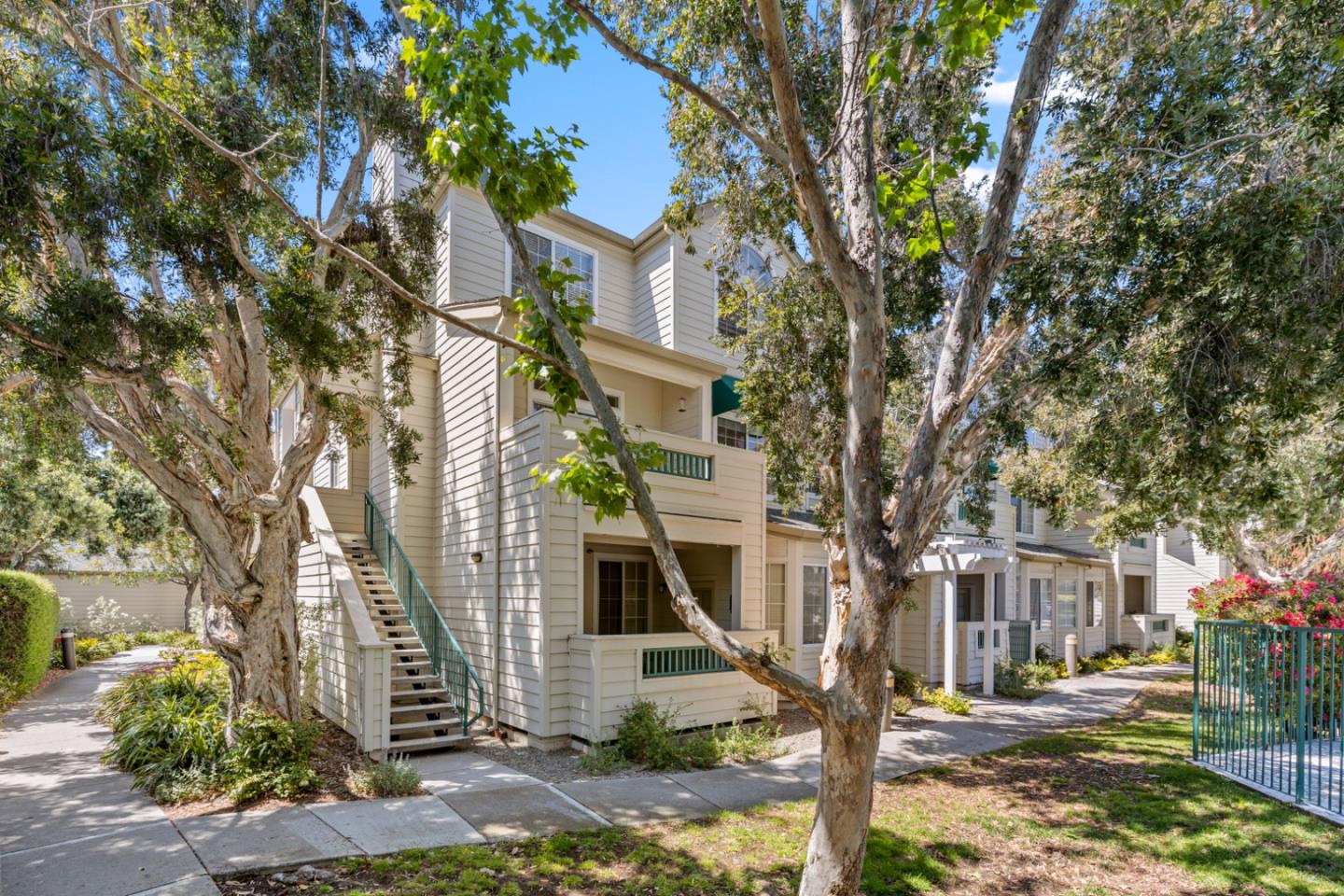 Neighborhood Neighborhood-80