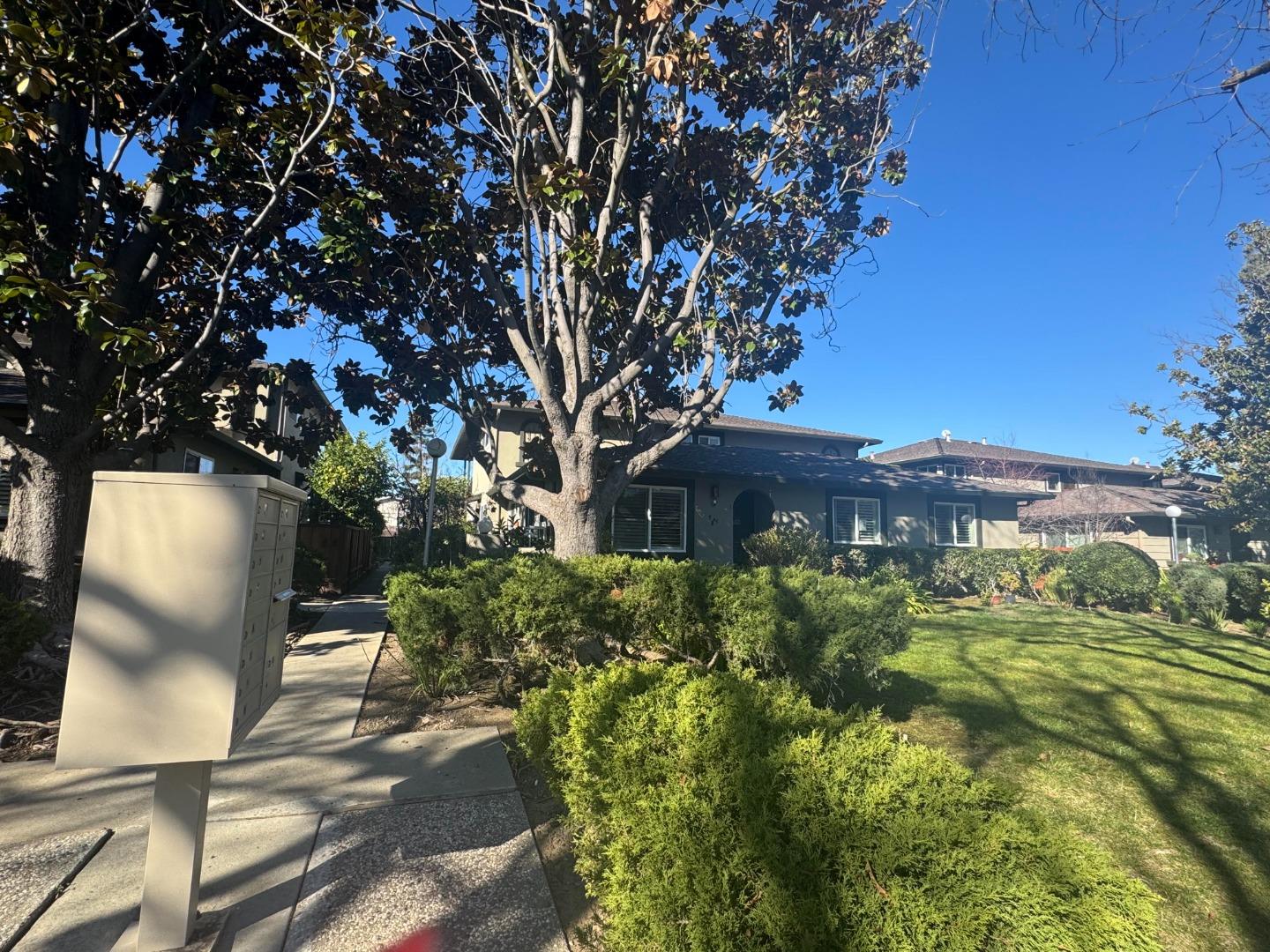 Neighborhood Neighborhood-10