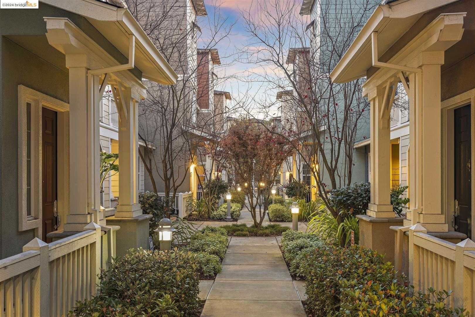 Neighborhood Neighborhood-20