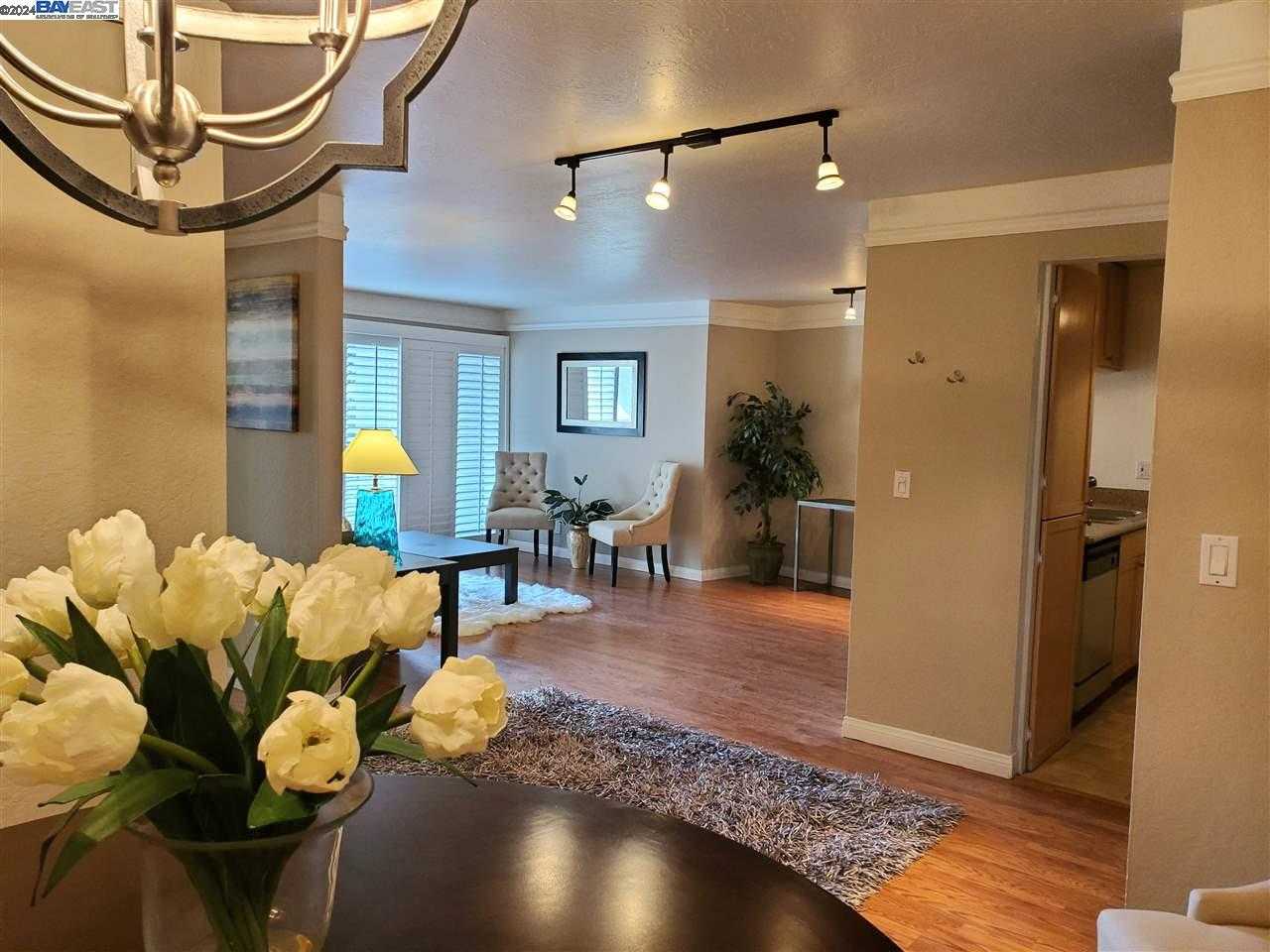 Neighborhood Neighborhood-20