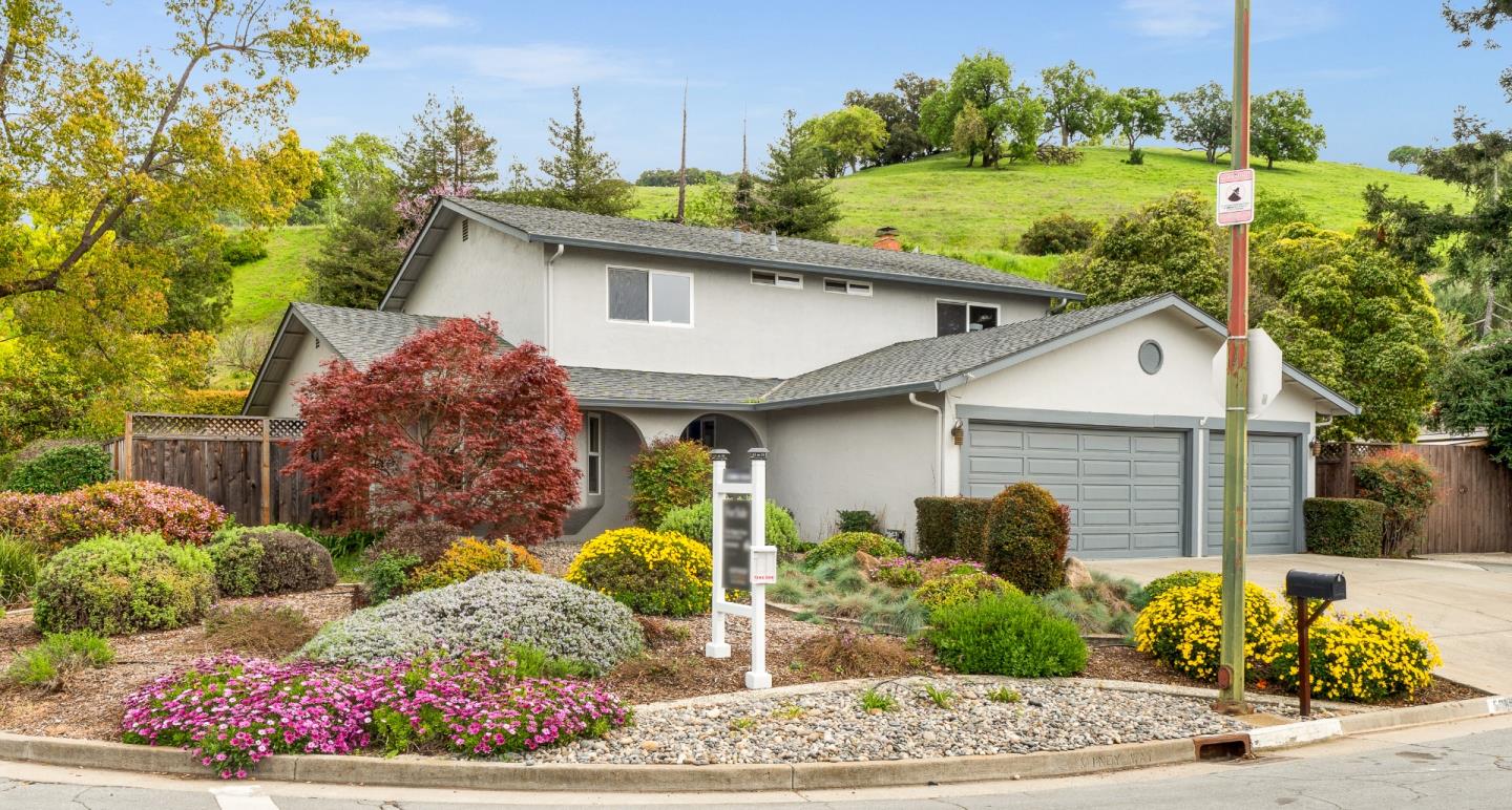 Neighborhood Neighborhood-20