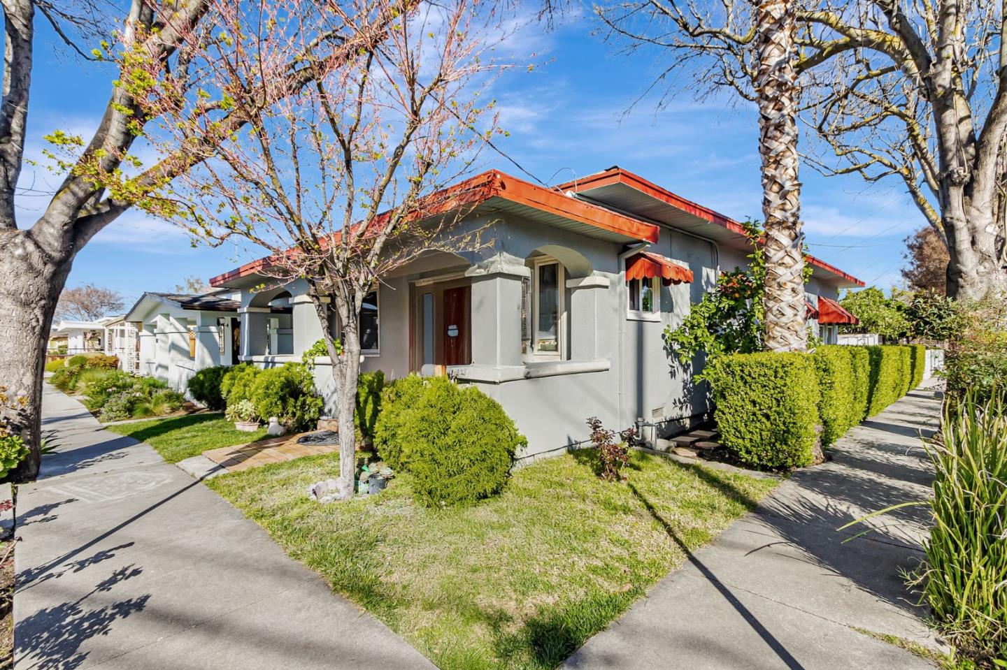 Neighborhood Neighborhood-20