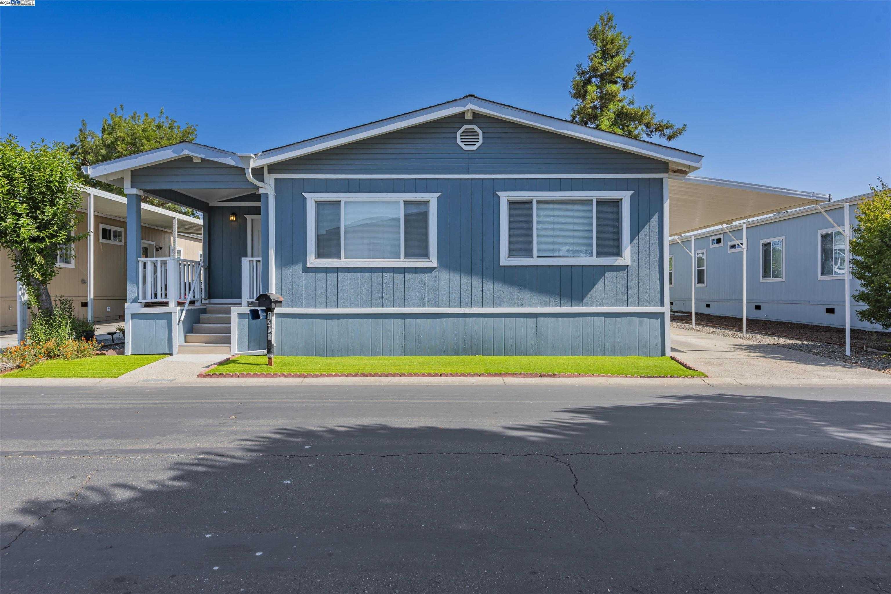 Neighborhood Neighborhood-29