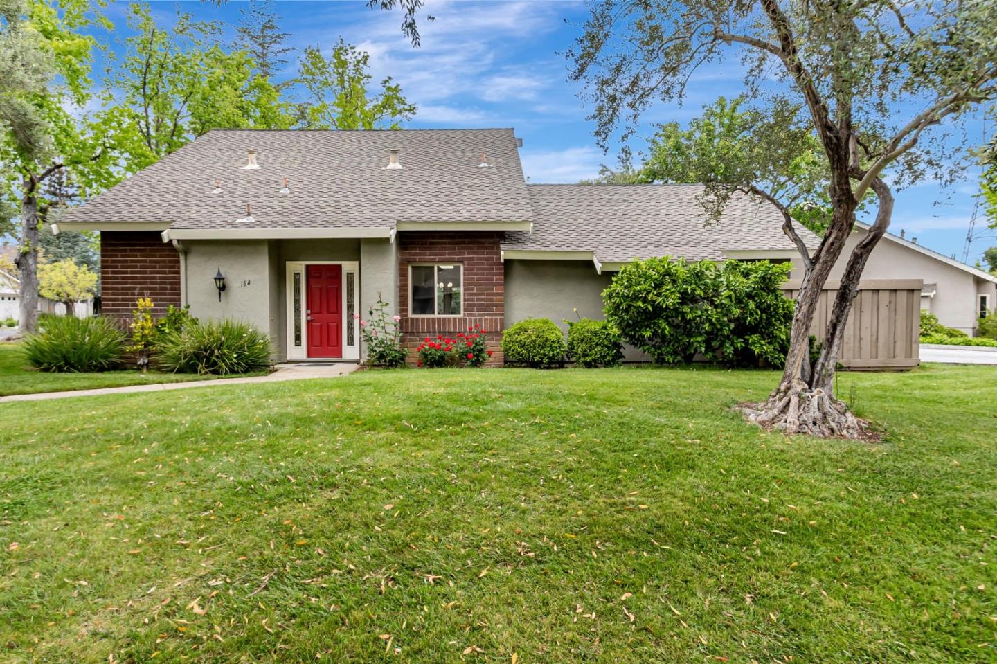 Neighborhood Neighborhood-20