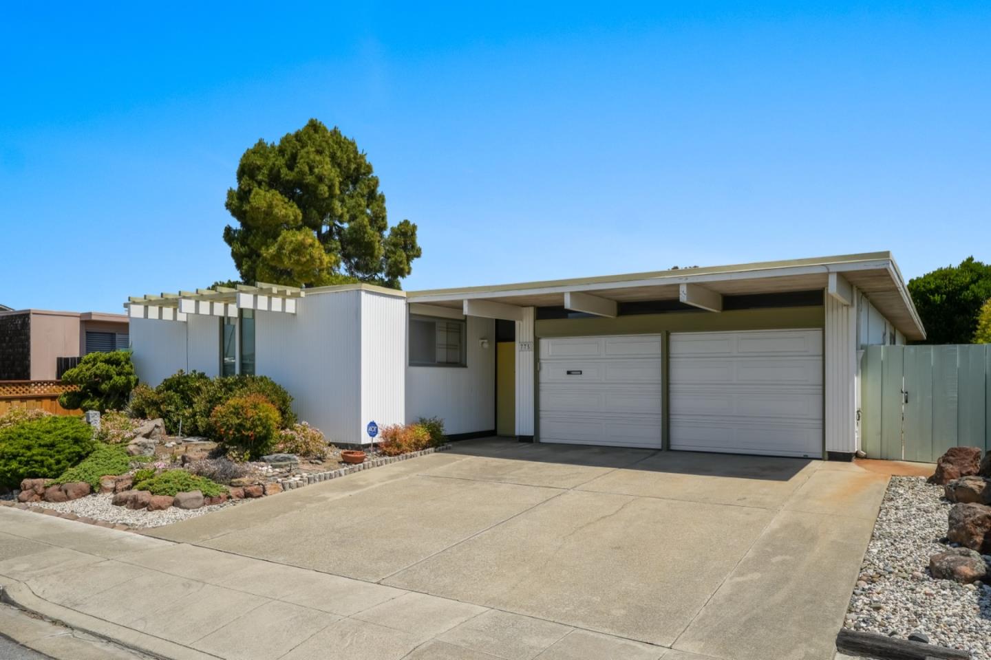 Neighborhood Neighborhood-18