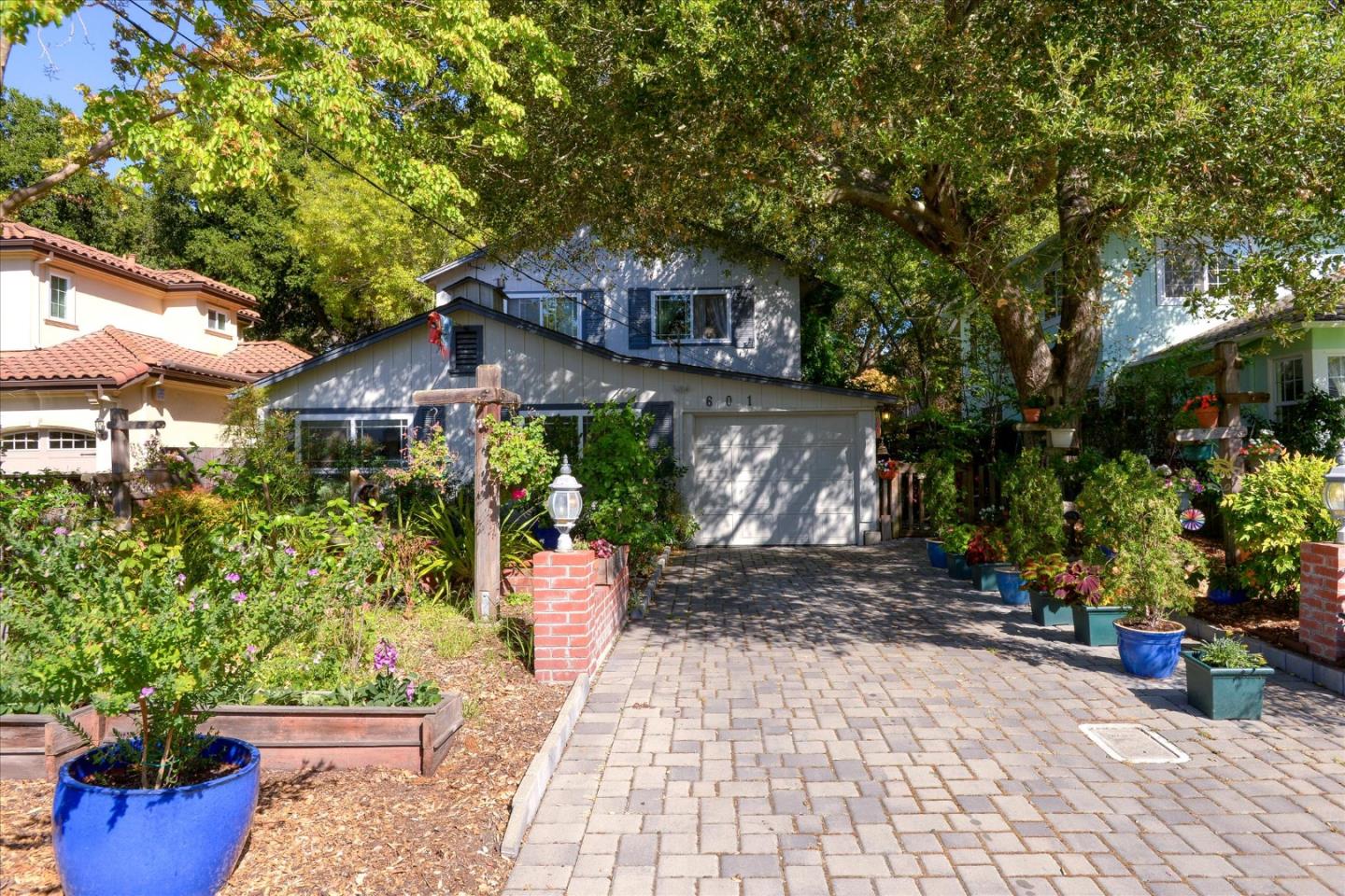 Neighborhood Neighborhood-16