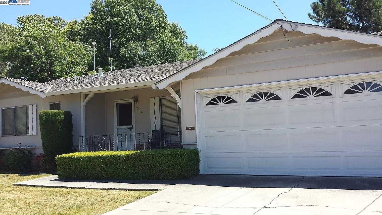 Neighborhood Neighborhood-28