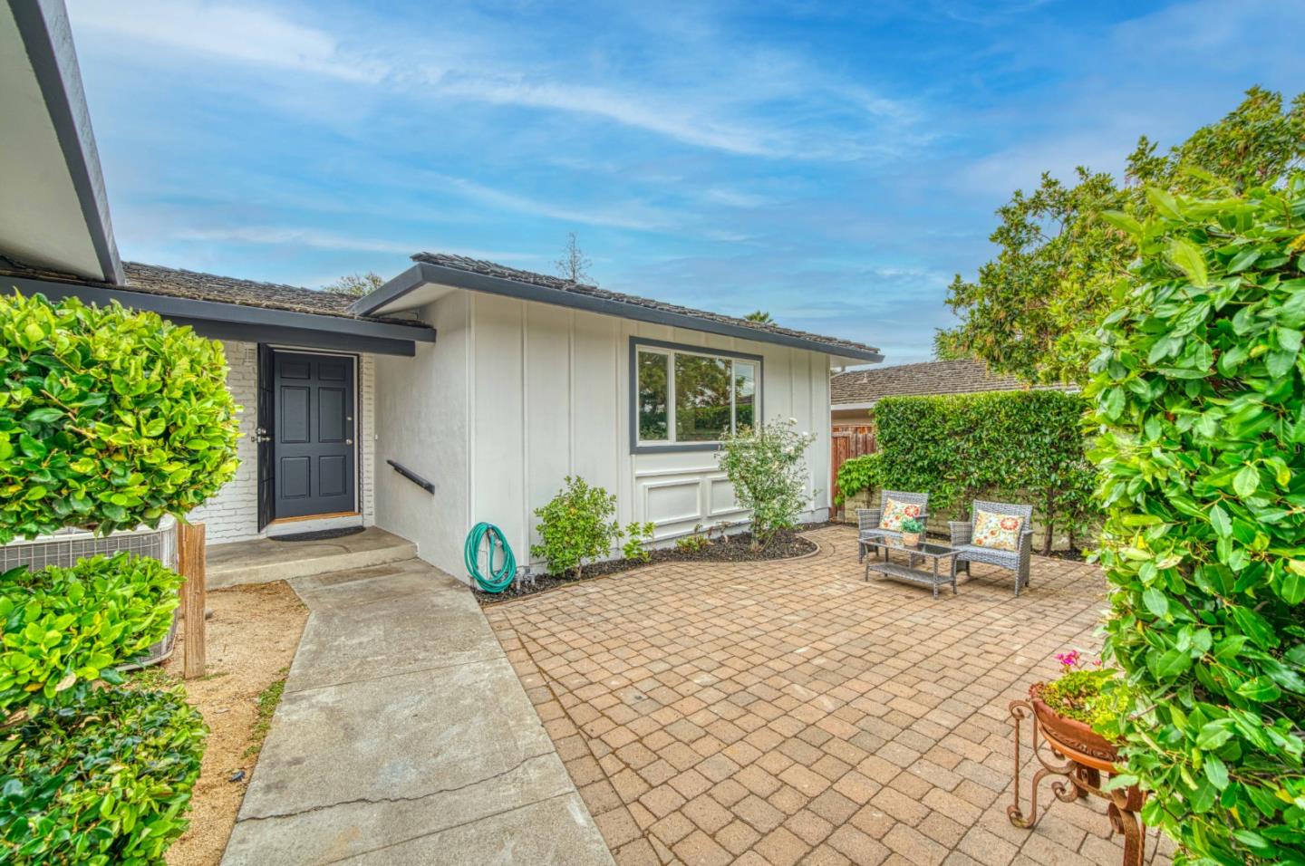 Neighborhood Neighborhood-4