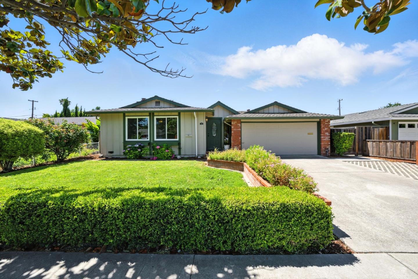 Neighborhood Neighborhood-20